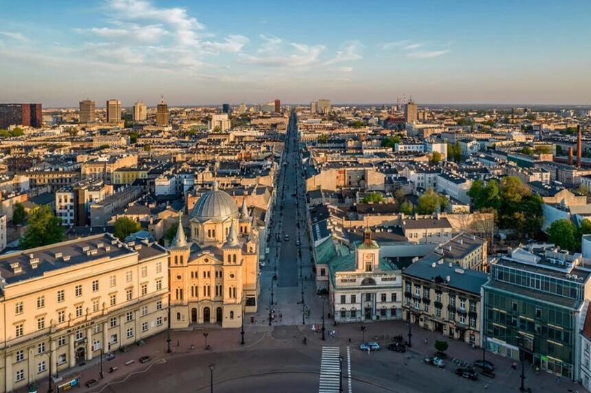 Piotrkowska ze strony placu Niepodległości
